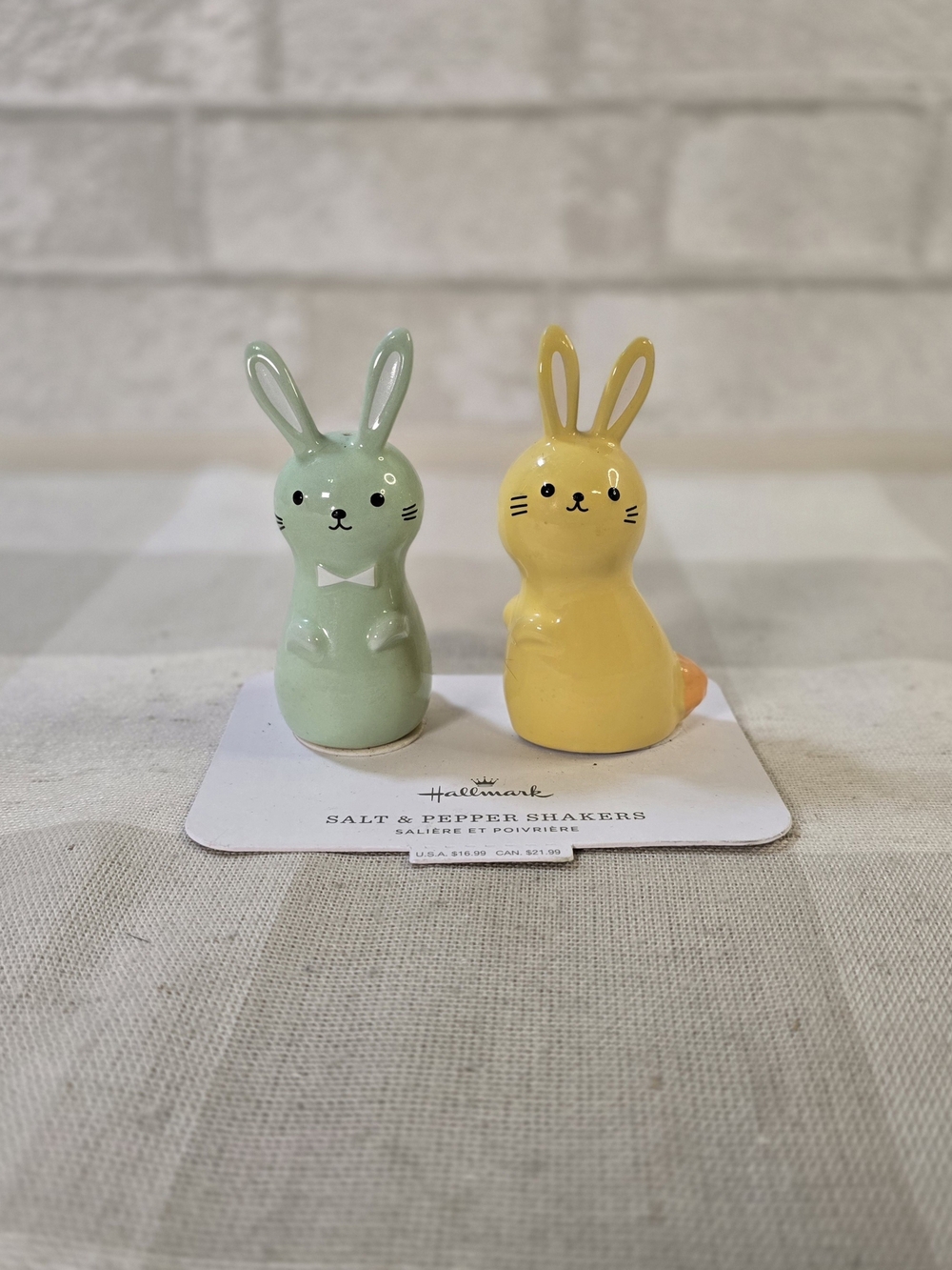 Hallmark Salt Pepper Shakers Two Rabbits Easter Spring Pastel Green Yellow New